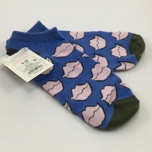 Bundle me!! Women’s NWT Lips ankle novelty socks